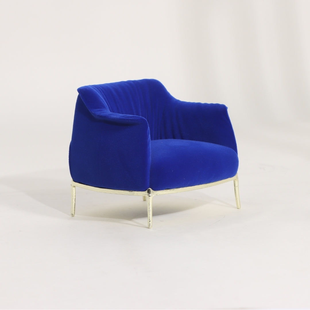 Luxurious Lounging Sofa Sculpture