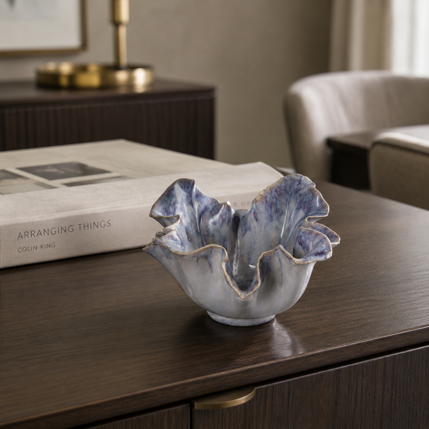 Cove Lily Pot Decorative Planter