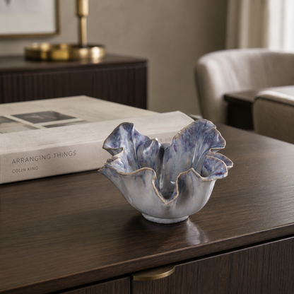 Cove Lily Pot Decorative Planter
