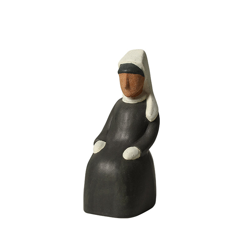 Aurelia Sit-in Lady Decorative Accent