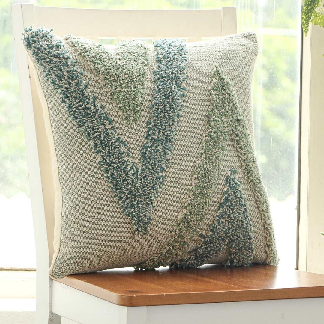 Arrowhead Mint, Green & Natural Cotton Knitted Decorative Cushion Cover (18 in x 18 in)